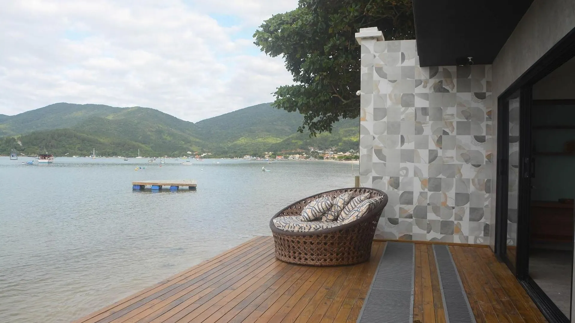 Villa Casa Pe Na Areia - Piscina E Jacuzzi - Gov C Ramos Governador Celso Ramos 0*,  Brasile