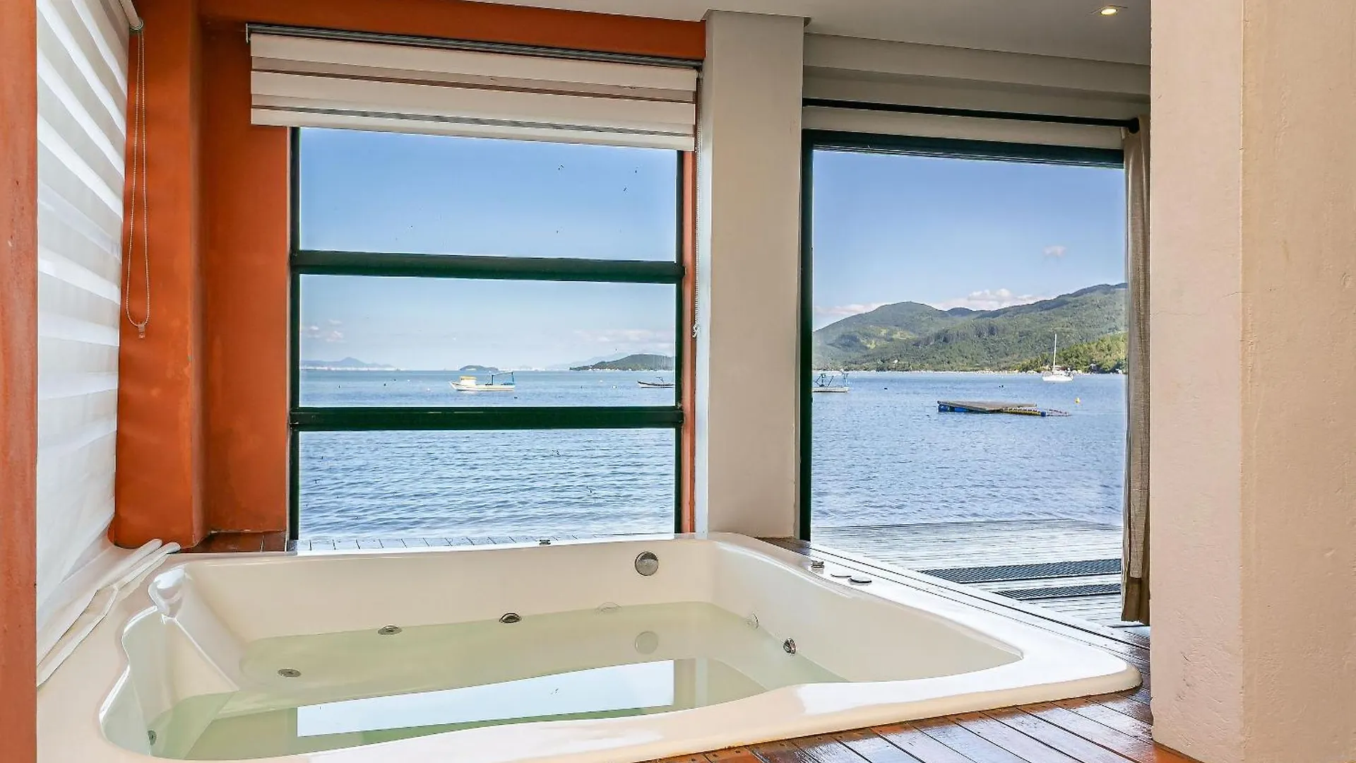 Villa Casa Pe Na Areia - Piscina E Jacuzzi - Gov C Ramos Governador Celso Ramos 0*,  Brasile